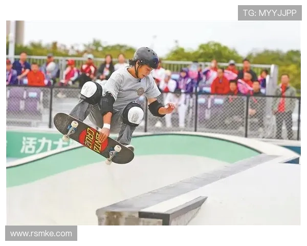 深圳滑板队在全国滑板配合排行榜中荣获第八名展现出强劲实力与潜力