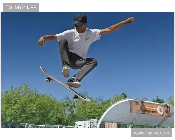 西安滑板队在极限运动嘉年华中以59分稳居积分榜首位 西安滑板队在极限运动嘉年华中以59分稳居积分榜首位