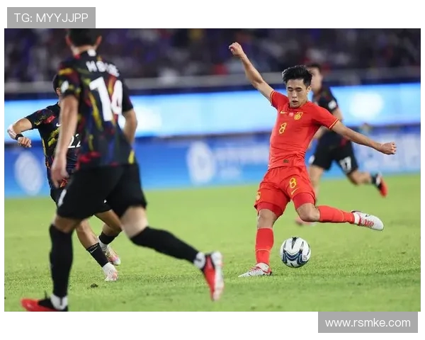 2016年中国与韩国足球对抗赛回顾与分析：激情碰撞与战术较量的精彩瞬间