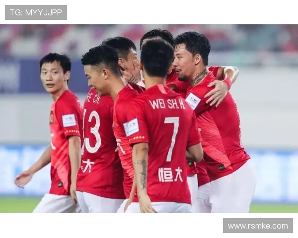 2018年建业与恒大激战回顾：一场精彩的足球对决与战术较量