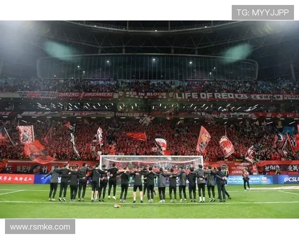 中超精彩对决河南建业迎战重庆力帆期待球迷共同见证激烈较量 中超精彩对决河南建业迎战重庆力帆期待球迷共同见证激烈较量