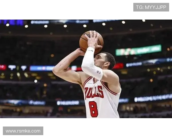 扎克拉文如何在NBA赛场上展现超凡实力与领导魅力