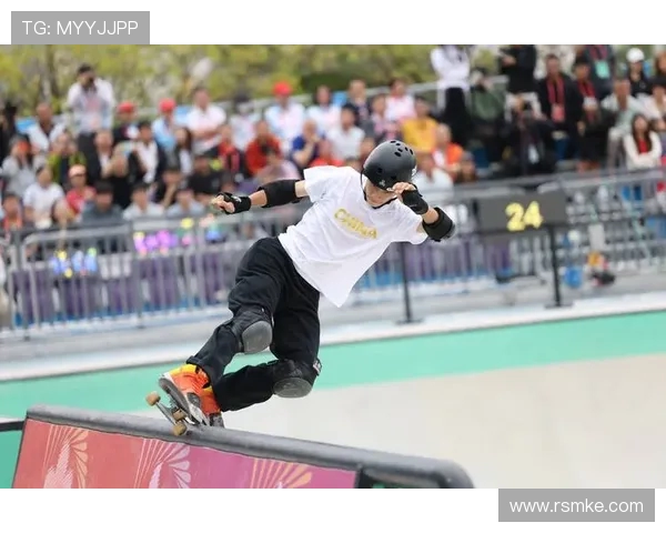 上海滑板队在世界滑板锦标赛中以100分稳居积分榜首位