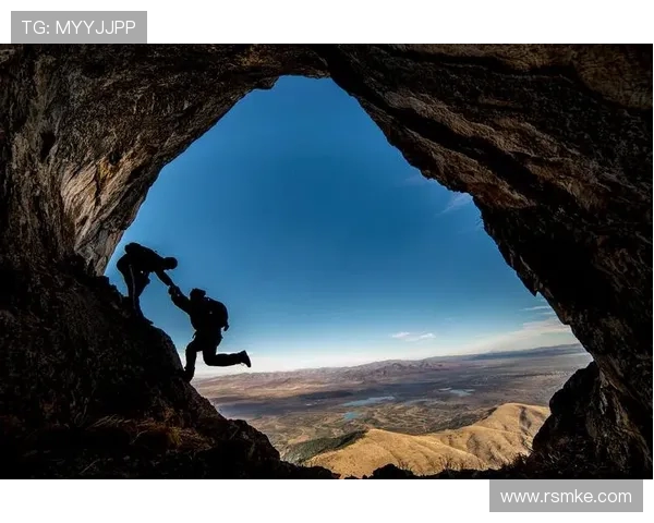 南京攀岩队在攀岩联赛中以55分稳居积分榜首位彰显实力与团队合作精神